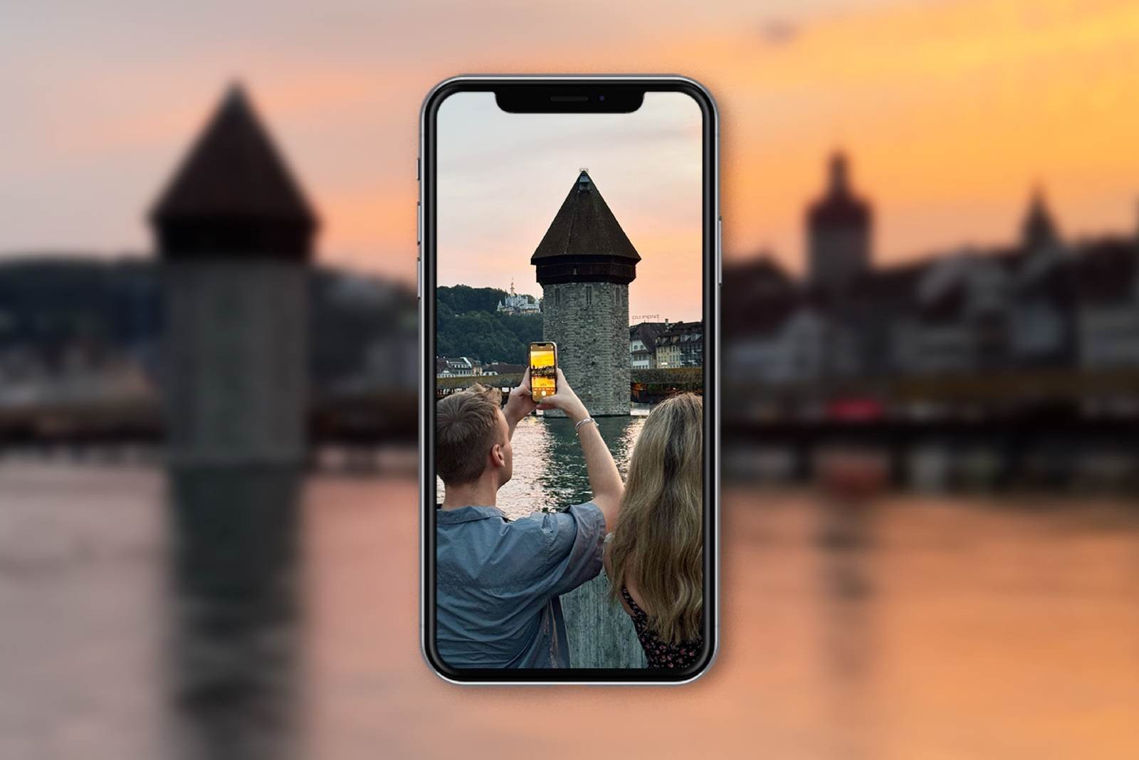 iPhone-Foto-Workshop in Luzern: Teilnehmende fotografieren den Wasserturm im Abendlicht